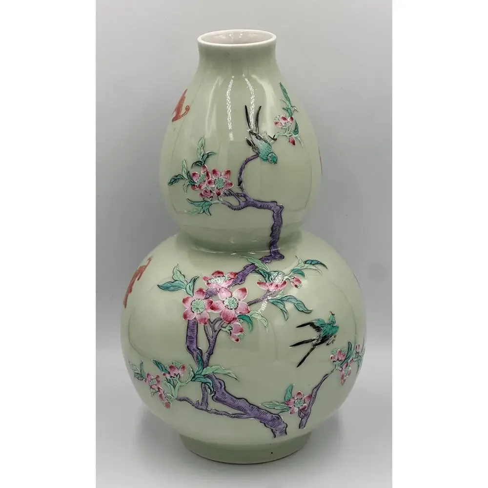 Qing Dynasty Chinese Porcelain Double-Gourd Celadon Vase Qianlong Seal